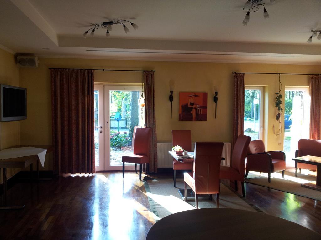 Hotel Restaurant Am Pfauenhof Quakenbrück Buitenkant foto